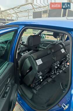 Минивэн Renault Scenic 2011 в 