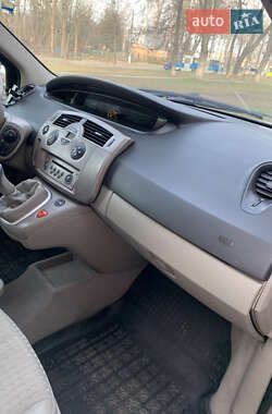 Минивэн Renault Scenic 2004 в 