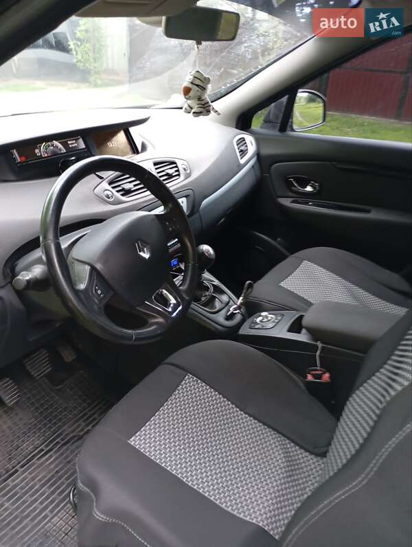 Минивэн Renault Scenic 2014 в Краснограде