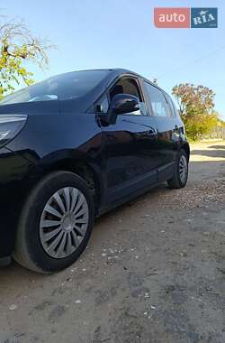 Минивэн Renault Scenic 2013 в 