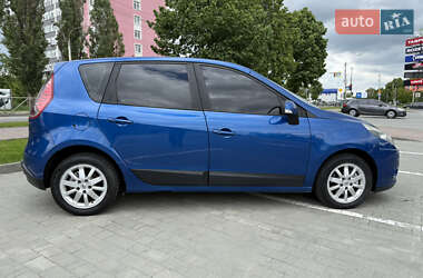 Минивэн Renault Scenic 2010 в 