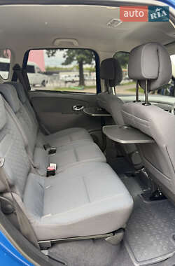 Минивэн Renault Scenic 2010 в 