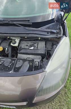 Минивэн Renault Scenic 2011 в 