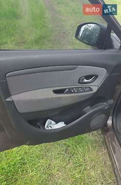 Минивэн Renault Scenic 2011 в 