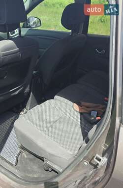 Минивэн Renault Scenic 2011 в 