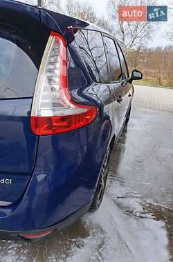 Минивэн Renault Scenic 2010 в 