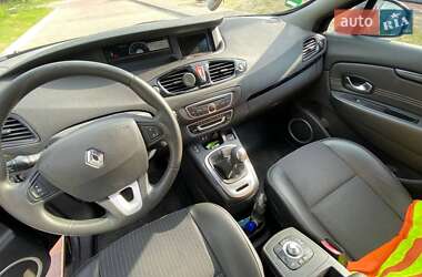 Минивэн Renault Scenic 2011 в 