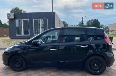 Минивэн Renault Scenic 2011 в 