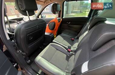 Минивэн Renault Scenic 2011 в 