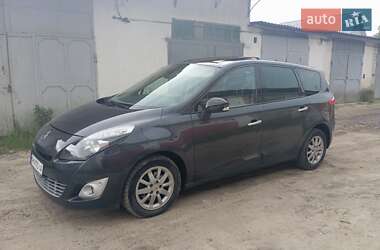Минивэн Renault Scenic 2011 в 