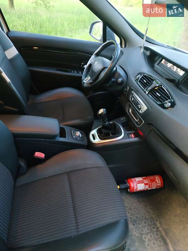 Минивэн Renault Scenic 2013 в Гадяче