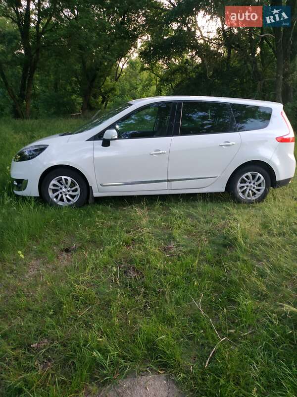 Минивэн Renault Scenic 2013 в Гадяче