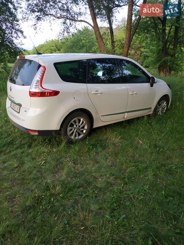Минивэн Renault Scenic 2013 в Гадяче
