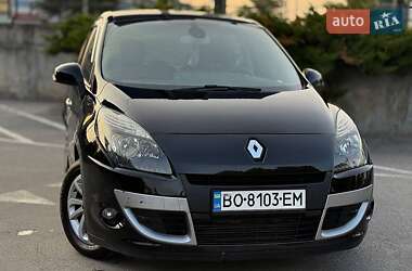 Минивэн Renault Scenic 2011 в 