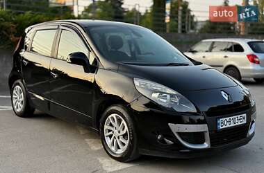 Минивэн Renault Scenic 2011 в 