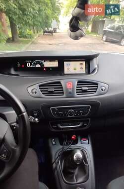 Минивэн Renault Scenic 2010 в 