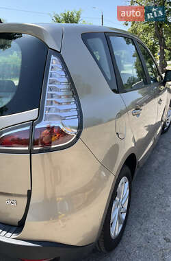 Минивэн Renault Scenic 2013 в 