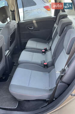 Минивэн Renault Scenic 2013 в 