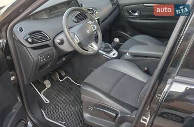 Минивэн Renault Scenic 2011 в 