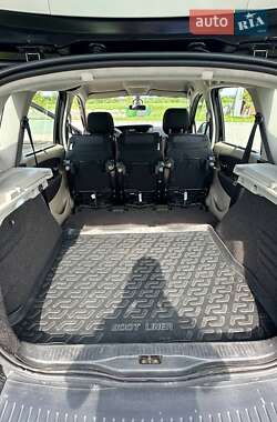 Минивэн Renault Scenic 2011 в 