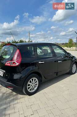 Минивэн Renault Scenic 2011 в 