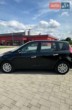 Минивэн Renault Scenic 2011 в 