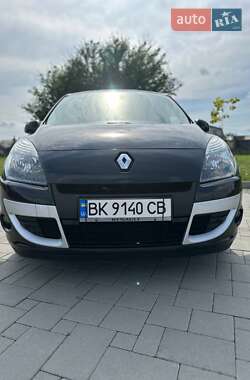 Минивэн Renault Scenic 2011 в 