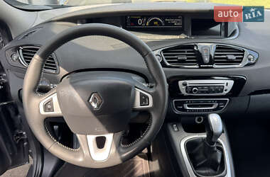 Минивэн Renault Scenic 2012 в 