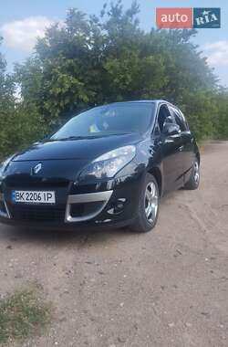 Минивэн Renault Scenic 2011 в 