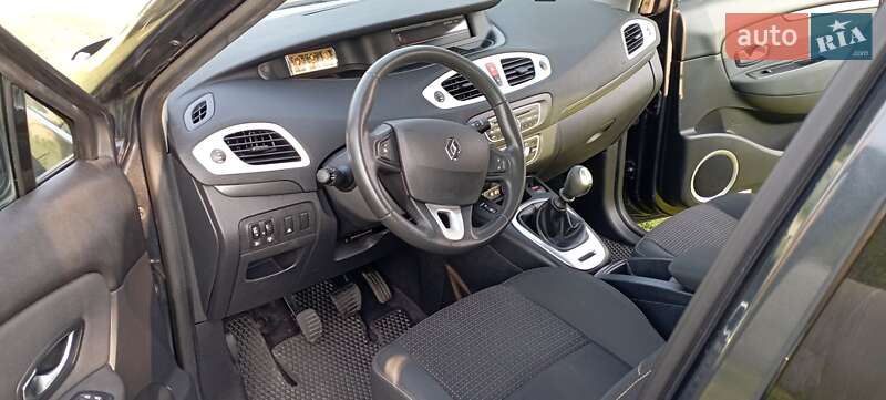 Минивэн Renault Scenic 2010 в Вараше