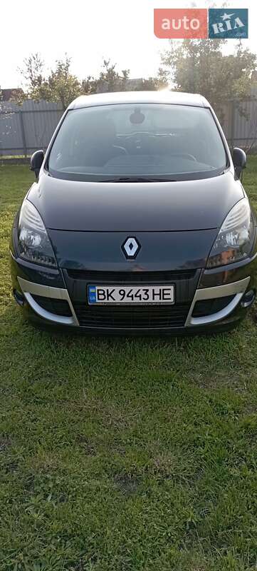 Минивэн Renault Scenic 2010 в Вараше