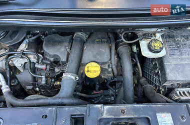 Минивэн Renault Scenic 2013 в 