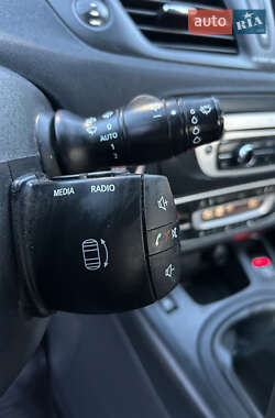 Минивэн Renault Scenic 2013 в 