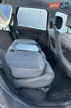 Минивэн Renault Scenic 2013 в 