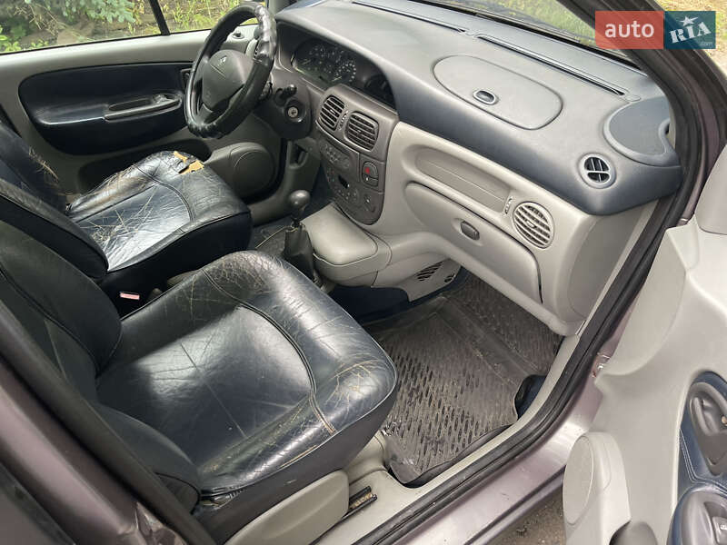 Мінівен Renault Scenic 2000 в Рівному