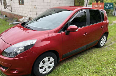 Минивэн Renault Scenic 2010 в 