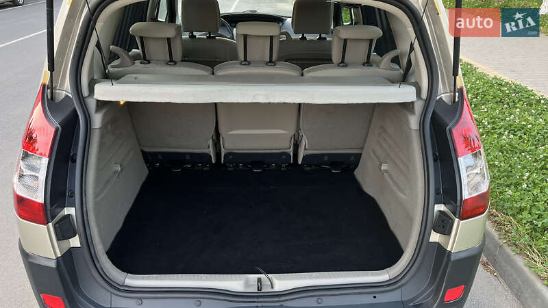 Минивэн Renault Scenic 2006 в Ананьеве
