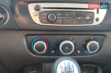 Минивэн Renault Scenic 2012 в 