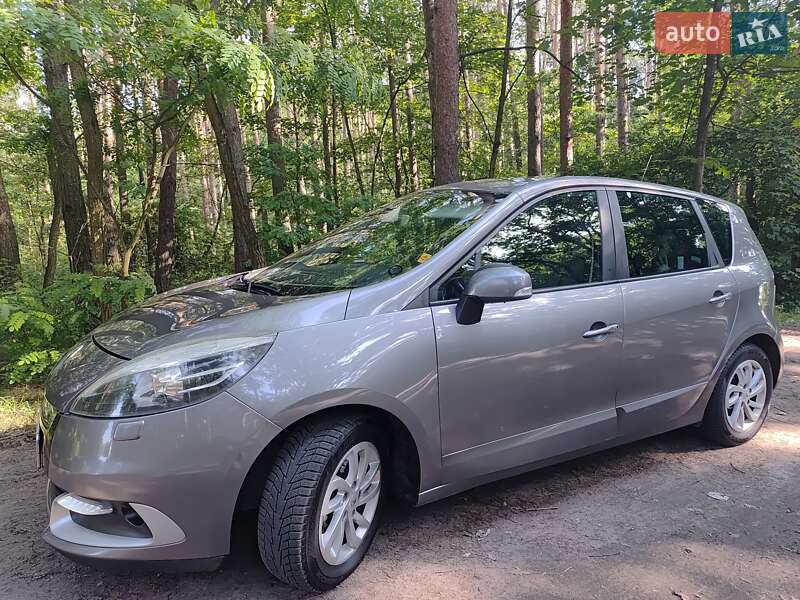 Минивэн Renault Scenic 2013 в 