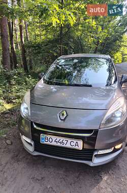 Минивэн Renault Scenic 2013 в 