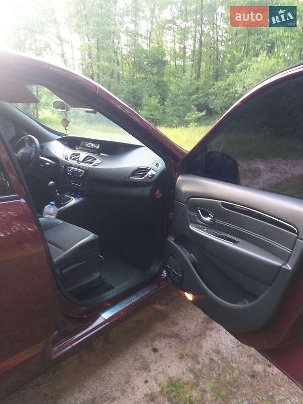 Минивэн Renault Scenic 2013 в Коростене