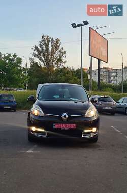 Минивэн Renault Scenic 2015 в 