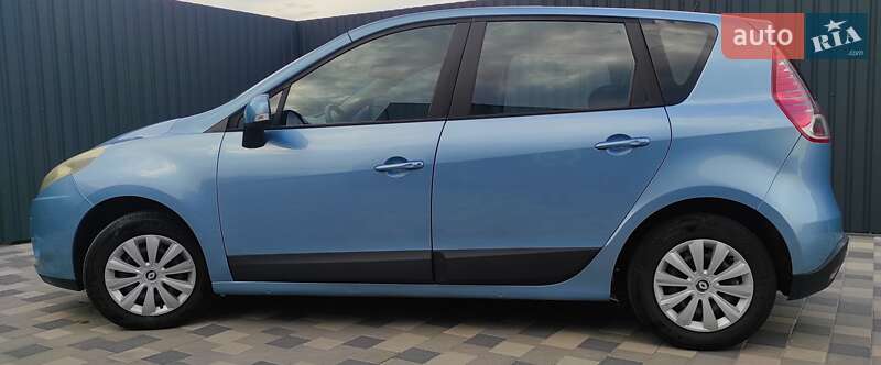 Минивэн Renault Scenic 2009 в 
