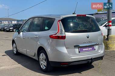 Минивэн Renault Scenic 2012 в 