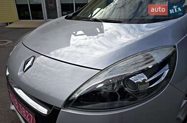 Минивэн Renault Scenic 2013 в 