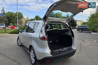 Минивэн Renault Scenic 2013 в 