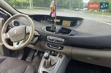 Минивэн Renault Scenic 2011 в 
