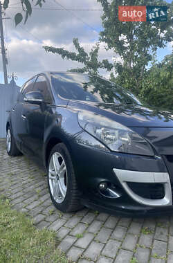 Минивэн Renault Scenic 2010 в 