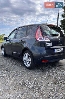 Минивэн Renault Scenic 2009 в 