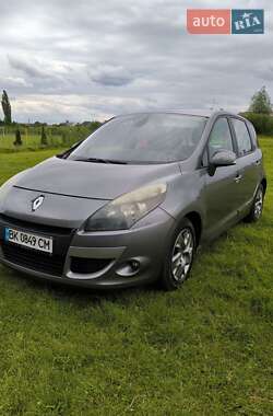 Минивэн Renault Scenic 2011 в 